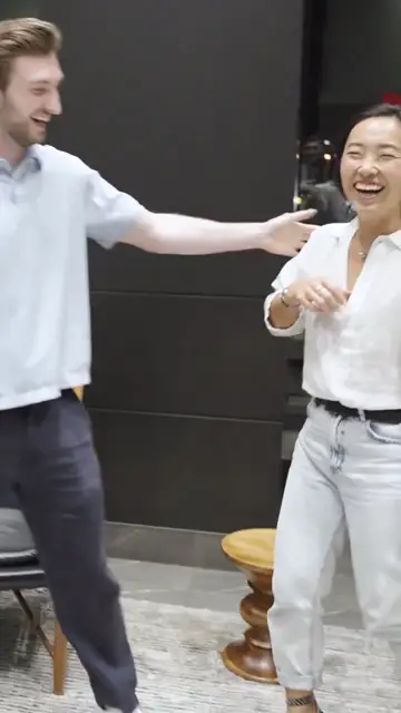 Chạm mặt ở văn phòng