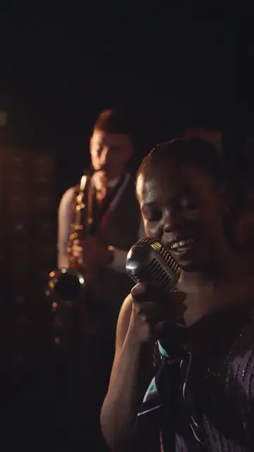 Giọng ca và tiếng saxophone