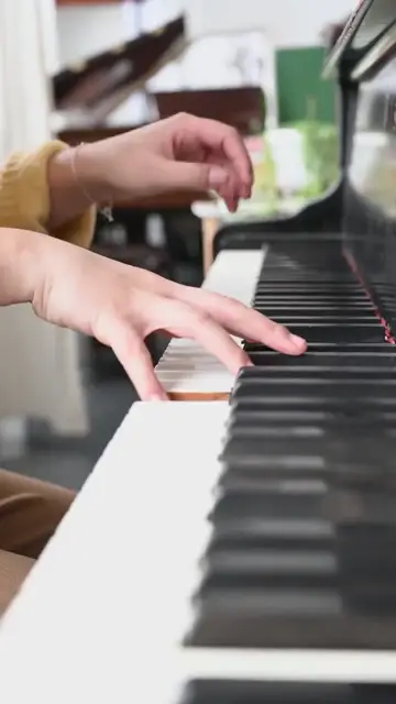 Chơi piano